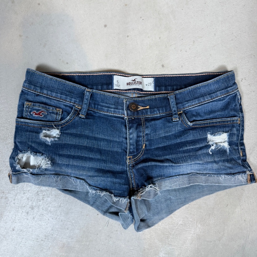 Hollister Low Rise Distressed Denim Shorts Medium Wash Size 5 W27